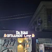 Dablezz entertainment Lounge and Rooms，位于拉各斯Surulere的酒店