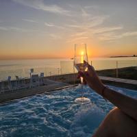 Villa Dune Luxury Roof Top Pool Wellness，位于加利波利Baia Verde的酒店