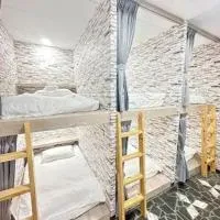 经济舱民宿，位于大园区桃园机场 - TPE附近的酒店