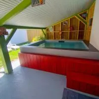 Gîte avec bain à remous privé entre Bordeaux et Lacanau océan，位于Brach的酒店