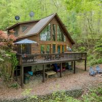 Lakefront Cabin Bordering Nat Park with Hot Tub! cabin，位于Turtletown的酒店