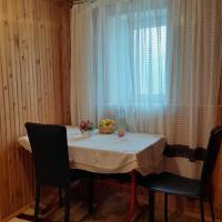 Wooden room in garden house，位于纳希切万Nakhchivan Airport - NAJ附近的酒店