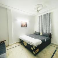 Hotel Aura Opposite Max Hospital，位于新德里Malviya Nagar的酒店