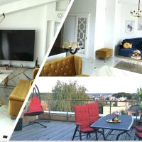 Luxury Penthouse with Large Terrace & Panoramic Old Town View，位于维尔纽斯Seskine的酒店