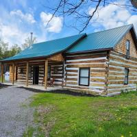 Cottontail Cabin with Hot Tub and wood fired Sauna，位于Merrickville史密斯瀑布蒙塔古机场 - YSH附近的酒店