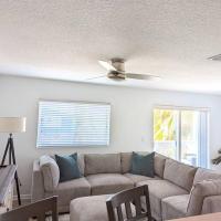 Be A Nomad - Lovely Neptune Beach 2bed, Monthly，位于海王星海滩的酒店