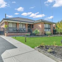 House near Melbourne Airport，位于墨尔本泰勒马林的酒店