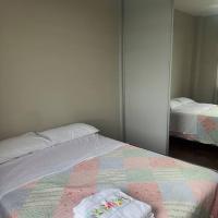 Apart Centro BH Espaçoso com 2 quartos de Casal，位于贝洛奥里藏特Barro Preto的酒店