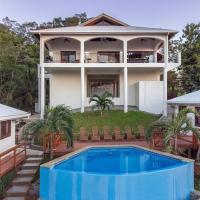 Apricari House Stunning Views 3 BDRM and Pool，位于罗阿坦Guanaja - GJA附近的酒店