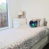 Cozy Room Near Christchurch Airport，位于基督城Avonhead的酒店