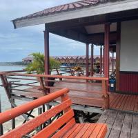 Derawan Beach Cafe and Cottage，位于Derawan Islands的酒店