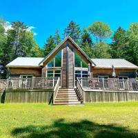 Forest Fawn Chalet 2 Bed with Hot Tub，位于萨塞克斯的酒店
