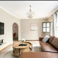 Your destination for exceptional living,位于阿尔伯顿的酒店
