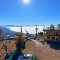 Apna Ghar Hotel And Resort，位于Chaukori的酒店