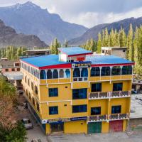 Blue Sky Hotel & Restaurant，位于锡卡都Skardu Airport - KDU附近的酒店