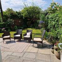 Troon Open golf - Private house with garden in central Prestwick，位于普雷斯蒂克格拉斯哥普雷斯蒂克机场 - PIK附近的酒店