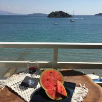 Arcadia Luxury Rooms Seaside Cuisine，位于托隆的酒店