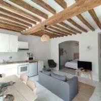 Charmant studio en centre-ville.，位于Saint-Pierre-sur-Dives的酒店