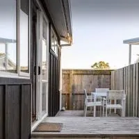 Sunny Cottage - Close to Airport & Beach，位于纳皮尔内皮尔机场 - NPE附近的酒店