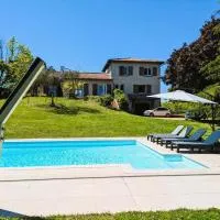 Villa avec piscine et vue panoramique，位于Limas的酒店