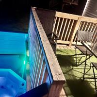 Modern Vac Home, private Hot tub, close to airport, Dieppe, Moncton，位于迪耶普大蒙克顿国际机场 - YQM附近的酒店