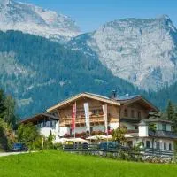 Hotel und Alpen Apartments - Bürglhöh，位于比绍夫斯霍芬的酒店
