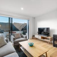 New & Stylish Townhouse - Explore Wanaka, Ski Cardrona，位于Albert Town瓦纳卡机场 - WKA附近的酒店