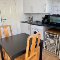 Cozy small Apartment just outside Stockholm，位于斯德哥尔摩Liljeholmen - Hägersten的酒店