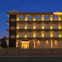 Click Hotel Bhuj，位于普杰普杰空军基地 - BHJ附近的酒店
