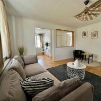 Cozy apartment in Jädraås nestled near the lake just 10 minutes from Kungsberget，位于Jädraås的酒店