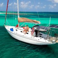 San Blas Sailing Experience With Us!，位于El Porvenir的酒店