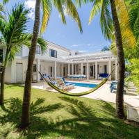A Guest Dream Villa Blue at Punta Cana Village，位于蓬塔卡纳蓬塔卡纳国际机场 - PUJ附近的酒店