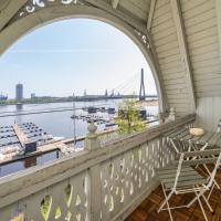 Riverside flat with a beautiful view over Rīga，位于里加Kipsala的酒店