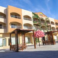 Marina Plaza Resort Alamein，位于阿莱曼Marina El Alamein的酒店