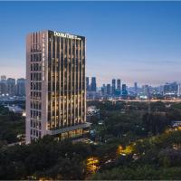 深圳南山希尔顿逸林酒店及公寓，位于深圳南山区的酒店