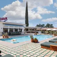 River Lodge Paso - 21 & Over Pool，位于佩索罗伯斯的酒店