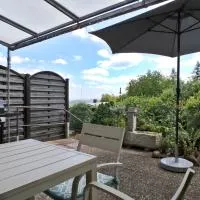 Ferienhaus am Knoten T12 - Terrasse mit Grill und Talblick, Haustier Willkommen Reihenhaus,位于Greifenstein的酒店