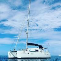 Yoli Catamarán - Lagoon 40 feet - All Inclusive - With professional Crew，位于Isla Wichitupo Grande的酒店