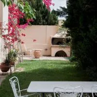 Villa Discover Evia - With Private Jacuzzi，位于阿利韦里翁的酒店