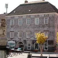Stadthotel Retz - sgrafit hotel - Self Check-In，位于雷茨的酒店