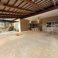 Casa Aconchegante, ideal para famílias e grupos!，位于戈亚尼亚戈亚尼亚机场 - GYN附近的酒店