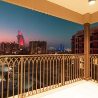 Spectacular 2BR Apartment Full BurjAlArab View，位于迪拜乌姆苏奎因的酒店