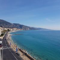 Menton front bord de mer C&ocirc;te d'Azur Florentina sea view French Riviera proche Monaco Montecarlo superb studio，位于芒通的酒店
