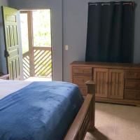 Airport Inn Roatan，位于Coxen Hole罗阿坦机场 - RTB附近的酒店