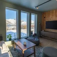 Oceanfront Cabin，位于Lyngedal的酒店