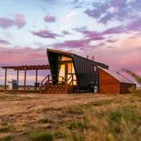 Grand Canyon Stargazing Off-Grid Tiny Home，位于瓦莱的酒店