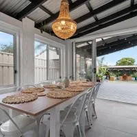 Driftwood Callala Plus - Jervis Bay Getaway - 10 Guests!，位于Callala Bay的酒店