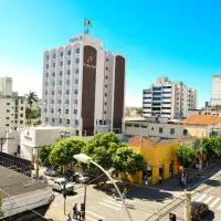 JB Palace Hotel，位于迪维诺波利斯的酒店