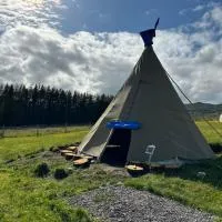 Shandon tipi off grid camping, nc500，位于洛赫卡伦的酒店