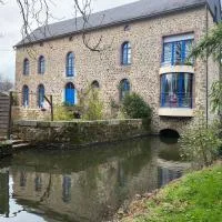 LE MOULIN DE MERAL,位于Montsûrs的酒店